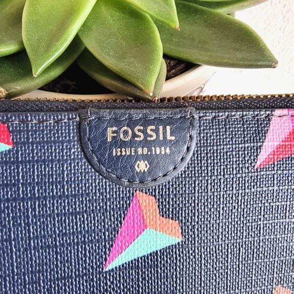 Fossil Handbags - Fossil zip around wallet with Geometric Design